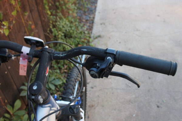 Genesis V2900 Mountain Bike