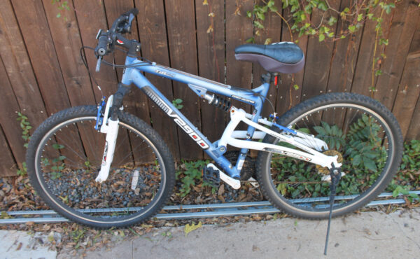 Genesis V2900 Mountain Bike