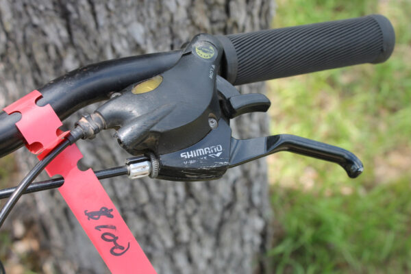 Giant Boulder SE Mountain Bike - 0035
