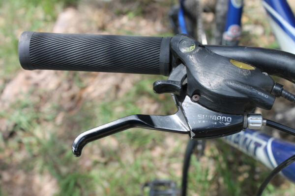 Giant Boulder SE Mountain Bike - 0035